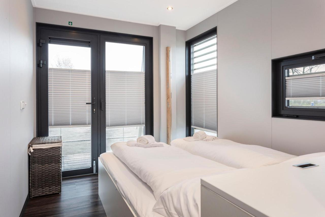 Houseboat met dakterras Villa Offingawier Bagian luar foto