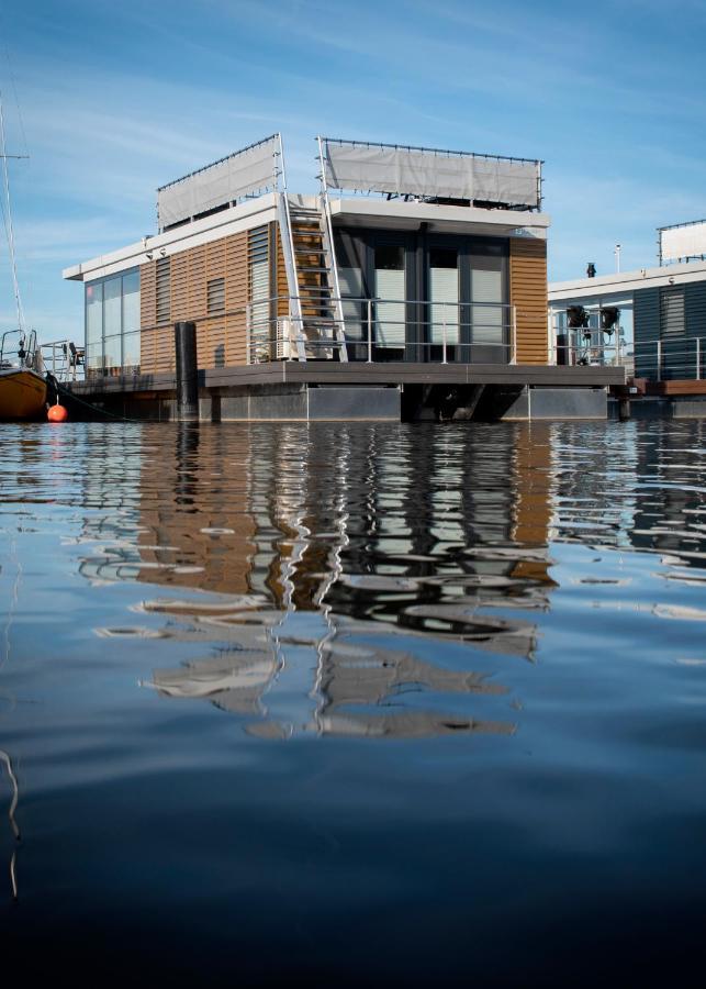 Houseboat met dakterras Villa Offingawier Bagian luar foto