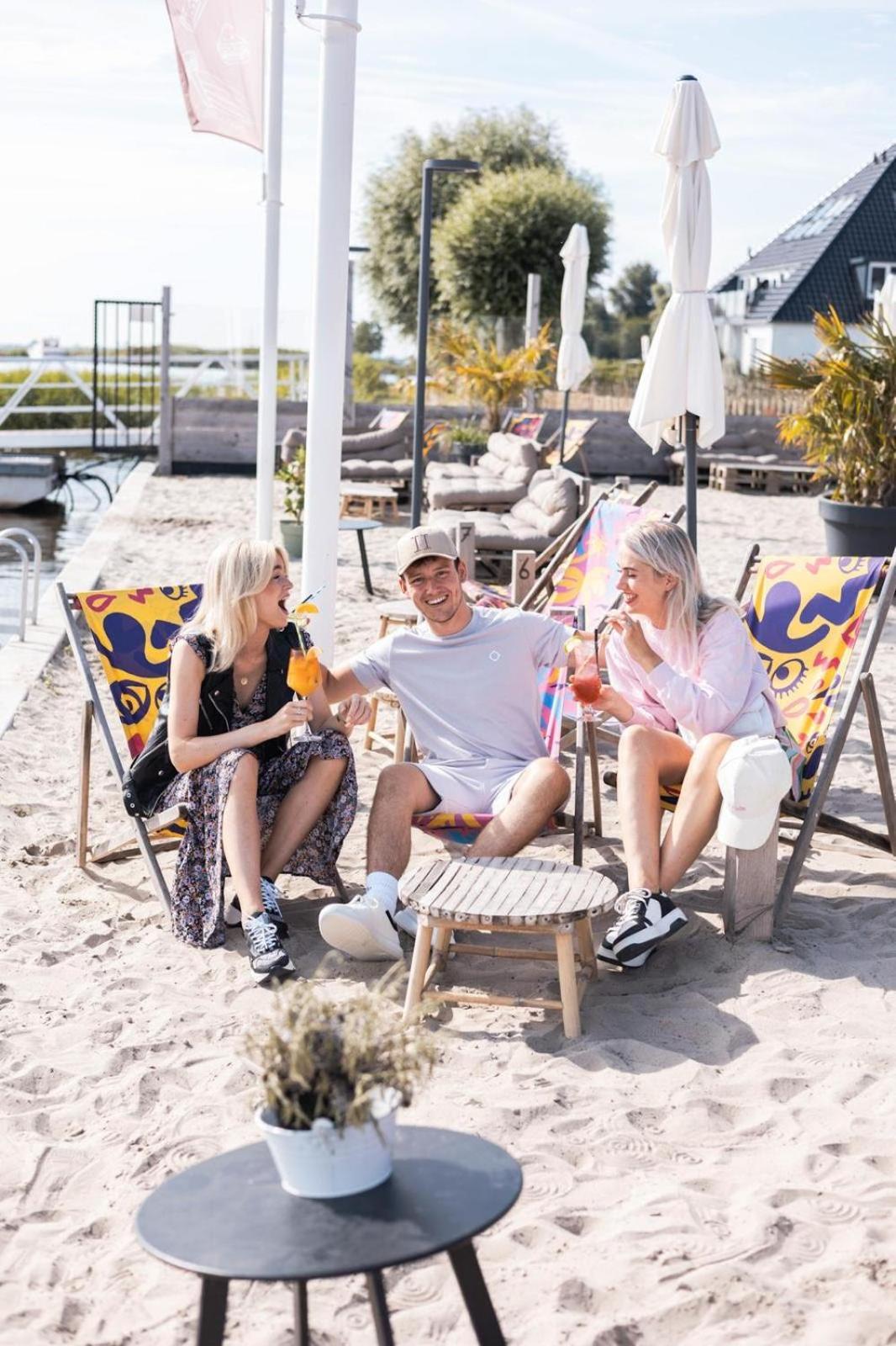 Houseboat met dakterras Villa Offingawier Bagian luar foto